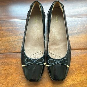 Clarks Artisan NWT Candra Light Black Patent Leather flats 6.5